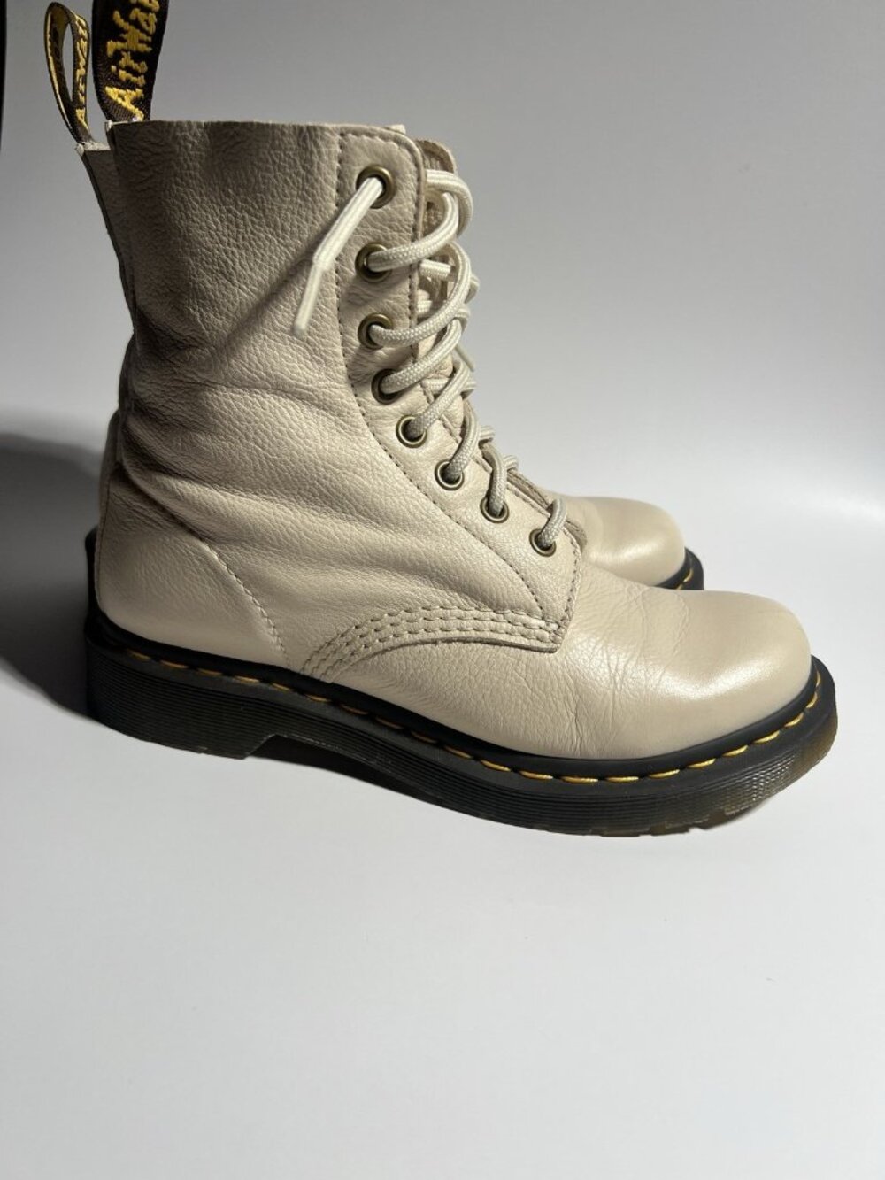 Dr. Martens 1460 Pascal Women’s Virginia Leather Boots Taupe Size 7 NEW - Picture 15 of 15
